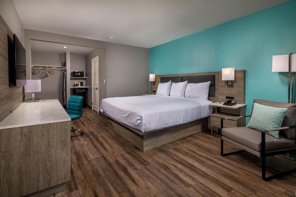 Travelodge by Wyndham LAX image 3