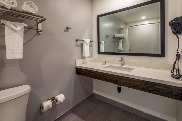 Travelodge by Wyndham LAX image 31