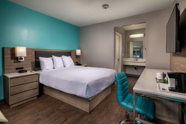 Travelodge by Wyndham LAX image 40
